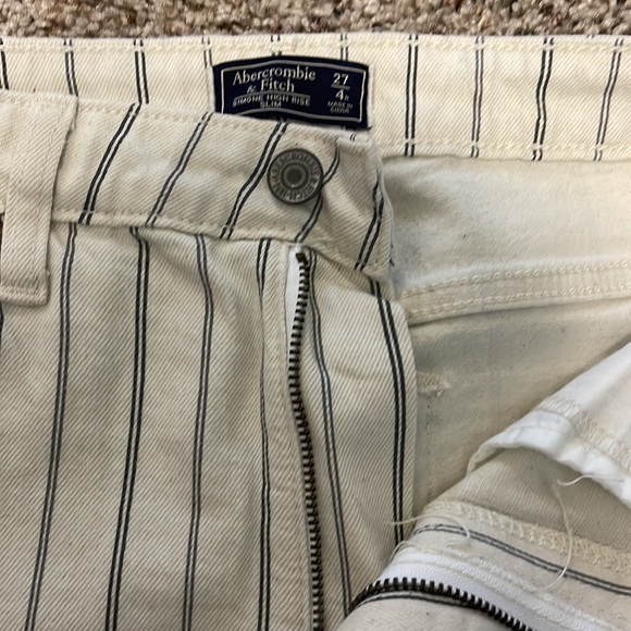 Abercrombie Simone High rise Slim cream striped Jeans size 27/4 R - Picture 2 of 5